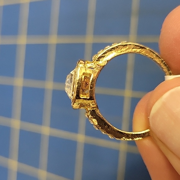 Diamond & Square Rhinestone Setting Gold Tone Ring Size 7 - Picture 3 of 5